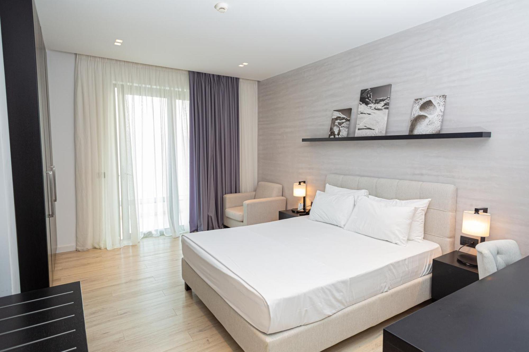 Andon Lapa & Hotel Sarandë